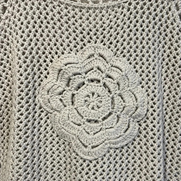 Jessica Simpson Beige crocheted sweater tank top size small - Picture 2 of 6